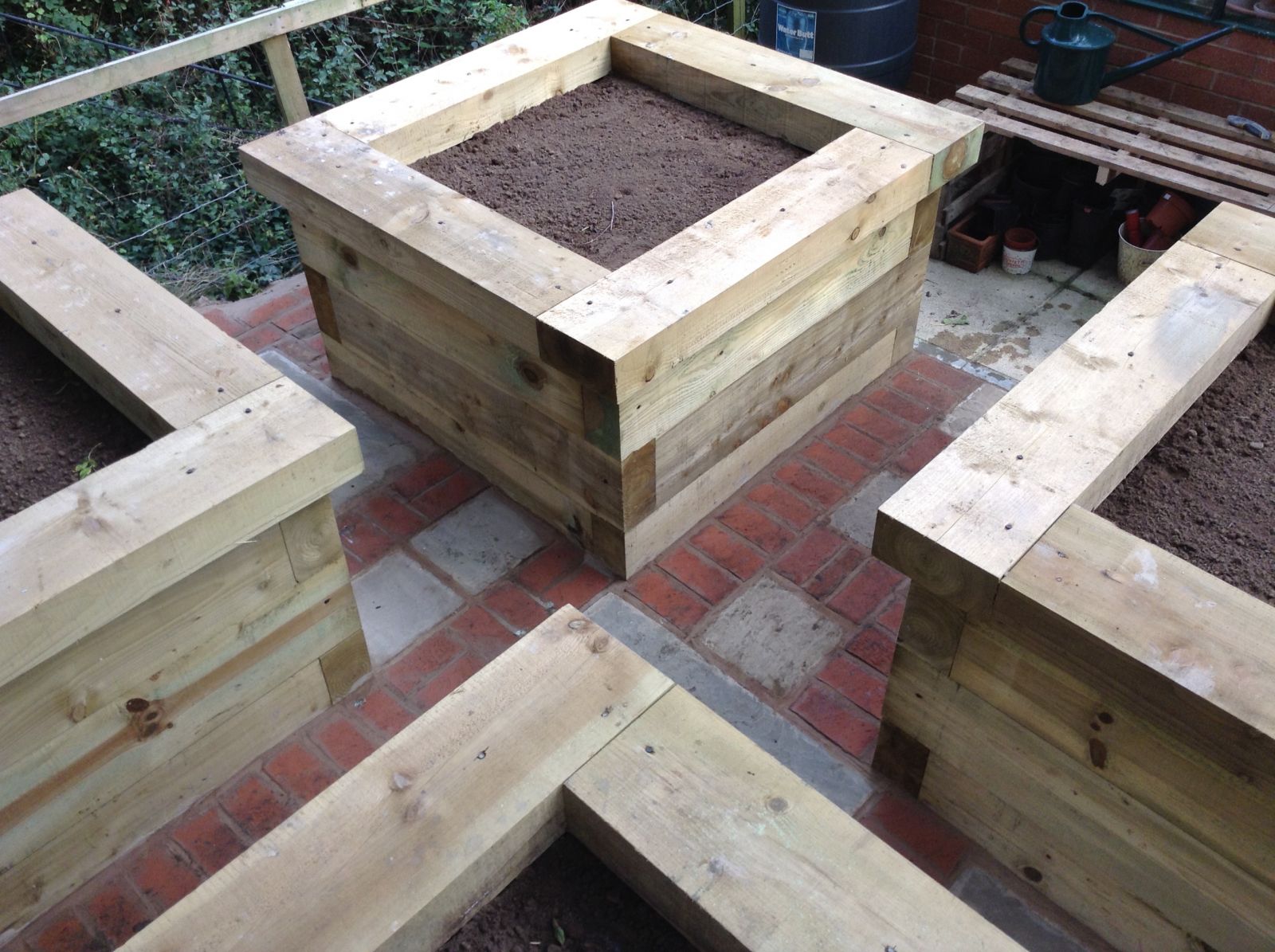 Constructing a pattern of raised beds with new railway sleepers. Railwaysleepers.com