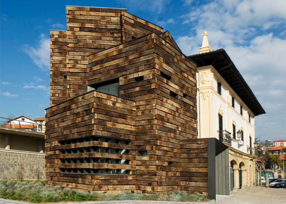 Library in Spain constructed from used hardwood railway sleepers. Railwaysleepers.com
